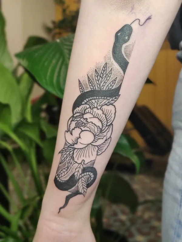 black blackwork tatuaje en forearm #43943 | Tatuador Polly Heggenes