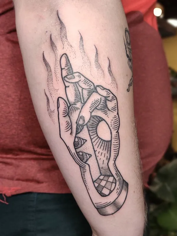 black and grey blackwork tatuaje en forearm #43948 | Tatuador Polly Heggenes