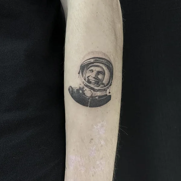 Minimalism tattoo by Ангелина Дормидонтова in Moscow