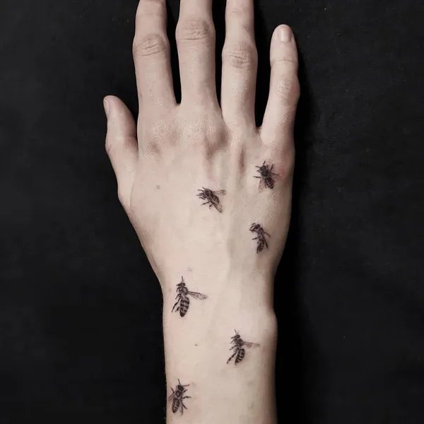 Minimalism tattoo by Ангелина Дормидонтова in Moscow