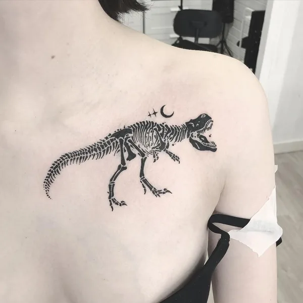 Graphic tattoo by Филипп Болвинов in Moscow