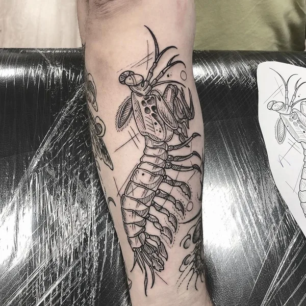 Graphic tattoo by Филипп Болвинов in Moscow