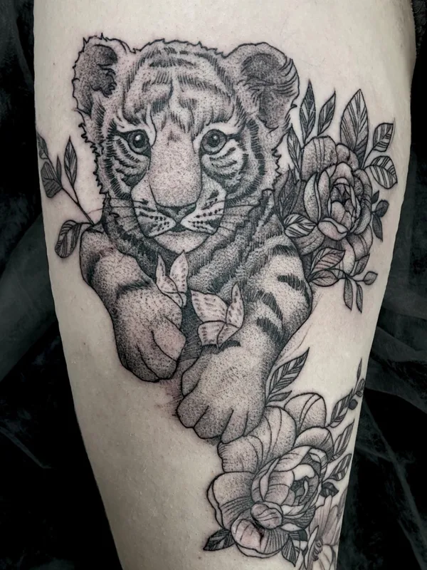 black and grey black and grey татуировка на thigh #63906 | Тату мастер Андрей Кононов