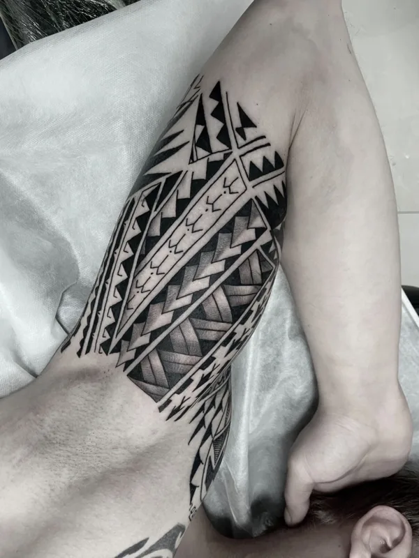 black and grey tribal татуировка на forearm #63910 | Тату мастер Андрей Кононов