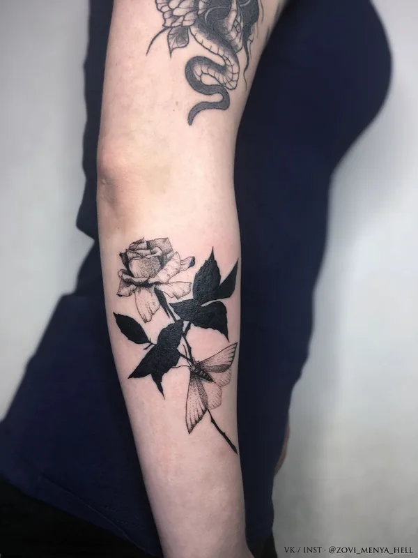 black and grey blackwork tatouage sur forearm #35433 | Artiste tatoueur Степан Ломачинский