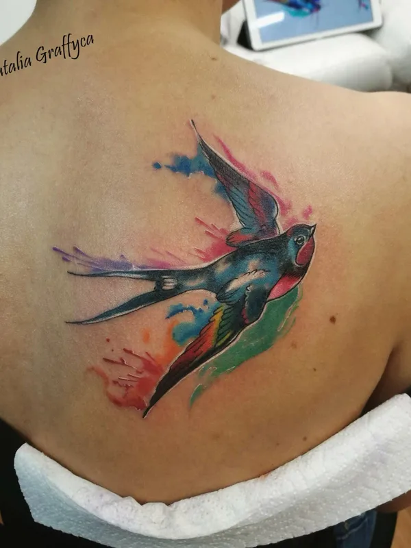 female color watercolor tatuaje en shoulder blade #39221 | Tatuador Наталья Graffyca Кирильчук