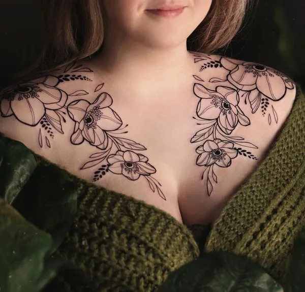 female black linework Tatuaggio su collarbone #65887 | Tatuatore Madame Medusa