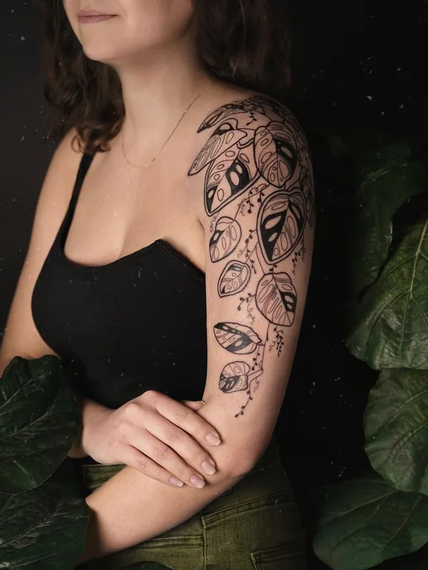 female black linework Tatuaggio su shoulder #65886 | Tatuatore Madame Medusa