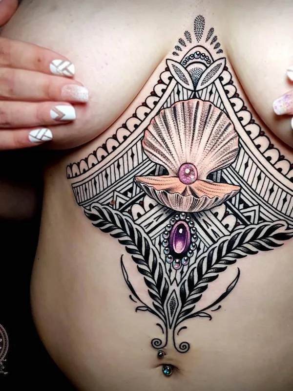 female color ornamental tatouage sur sternum #30317 | Artiste tatoueur Coen Mitchell