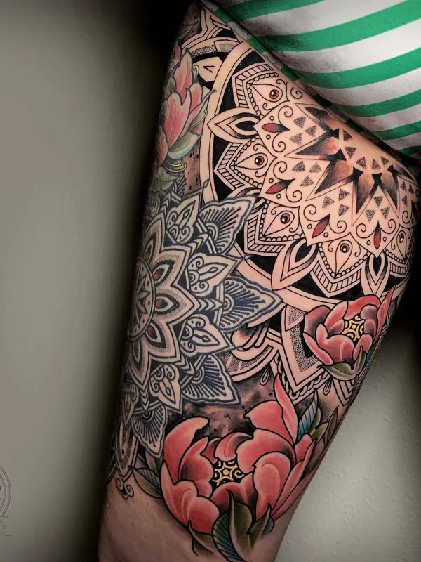 female color mandala tatouage sur thigh #30320 | Artiste tatoueur Coen Mitchell