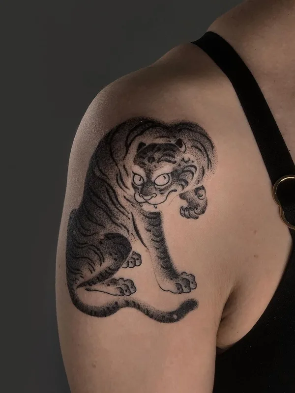 black and grey japanese tattoo auf shoulder #40471 | Tätowierer Михаил Козлов