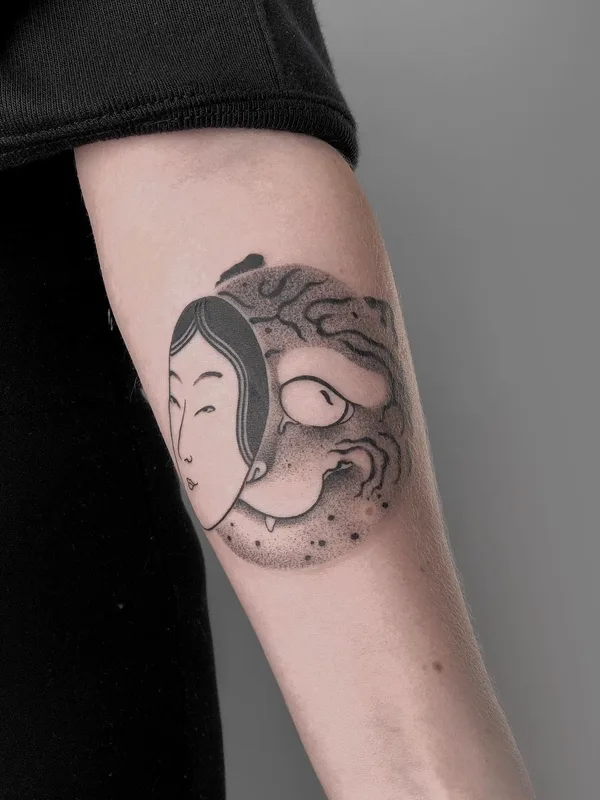 black and grey blackwork tattoo auf forearm #40464 | Tätowierer Михаил Козлов