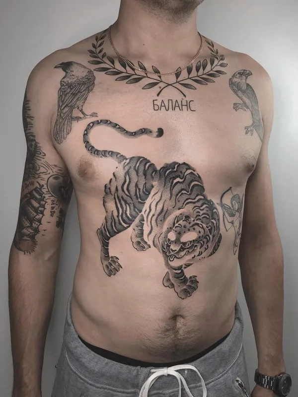 male black and grey blackwork tattoo auf chest #40468 | Tätowierer Михаил Козлов