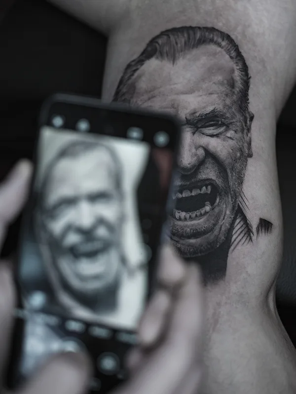 black and grey realism tattoo auf bicep #55268 | Tätowierer Platon Sosnitsky