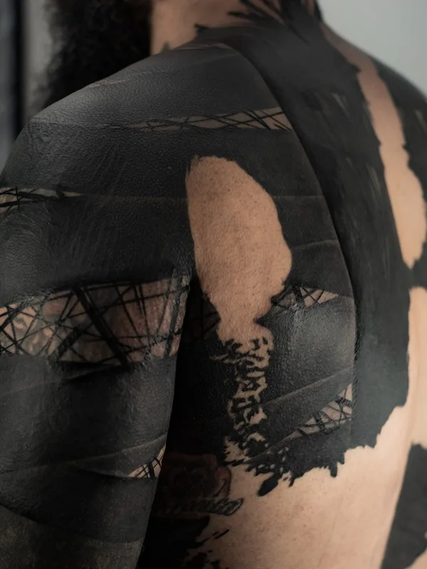 male black blackout tattoo auf full sleeve #55271 | Tätowierer Platon Sosnitsky