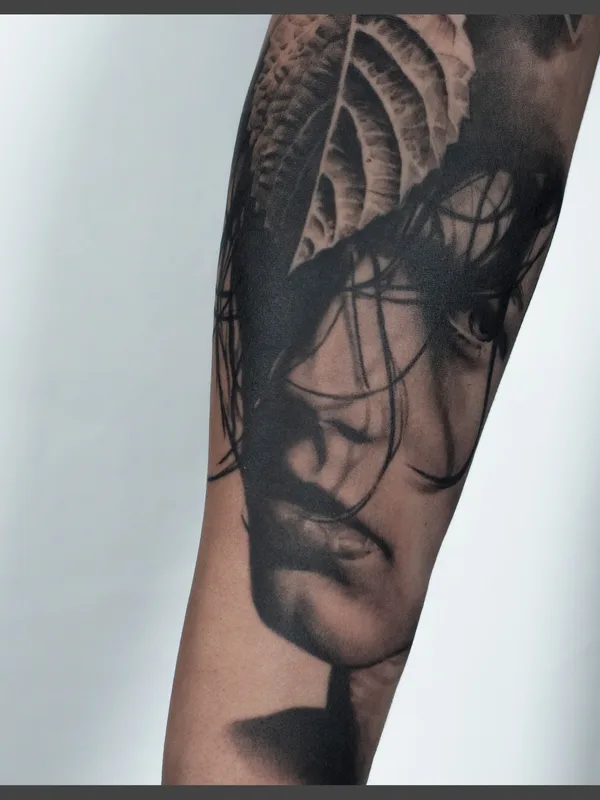 black and grey realism tattoo auf forearm #55273 | Tätowierer Platon Sosnitsky