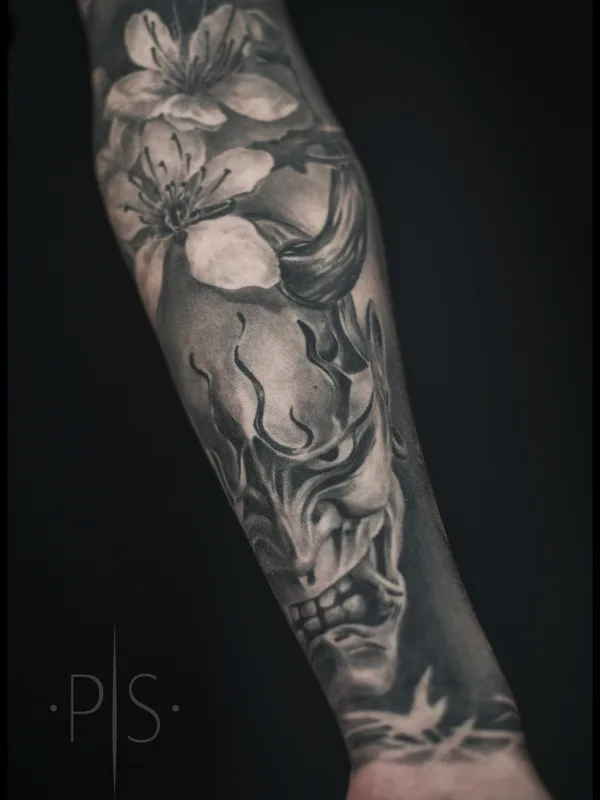 black and grey japanese tattoo auf forearm #55274 | Tätowierer Platon Sosnitsky