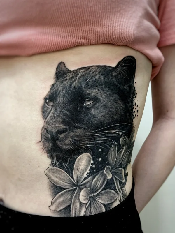 female black and grey realism tattoo auf side #69997 | Tätowierer Andrey Pavlenko