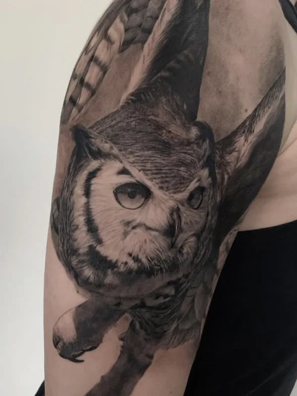 black and grey realism татуировка на upper arm #70040 | Тату мастер Виктория Зиман