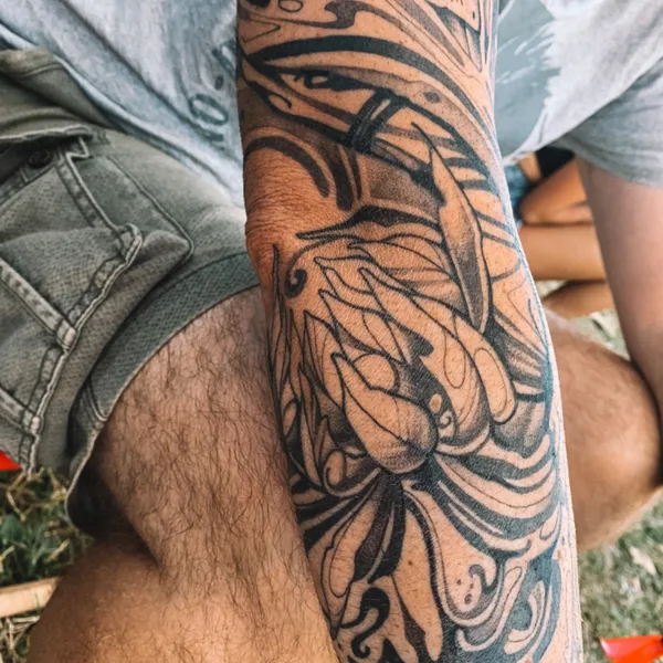 Linework tattoo by Alena Fares in Moscow