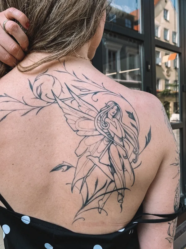 female black linework татуировка на upper back #70108 | Тату мастер Alena Fares