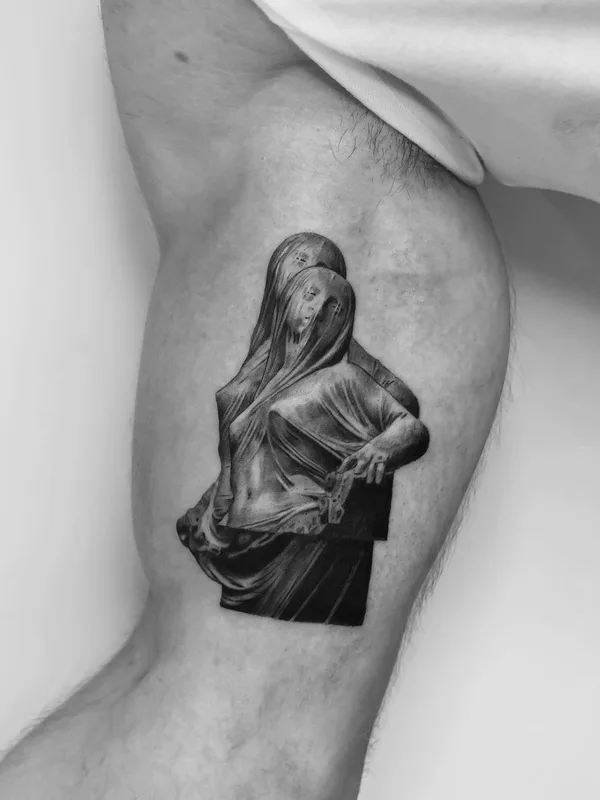 black and grey realism 纹身 在 thigh #55867 | 纹身师 Dani Sanz