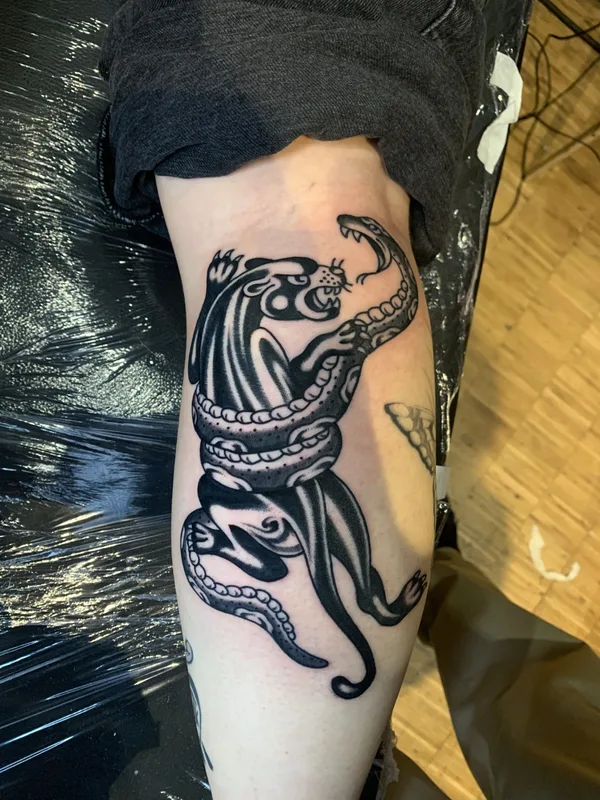 black blackwork Tatuaggio su calf #71918 | Tatuatore Stef Bastián