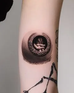 black and grey realism tatouage sur forearm #58140 | Artiste tatoueur Jake Berry