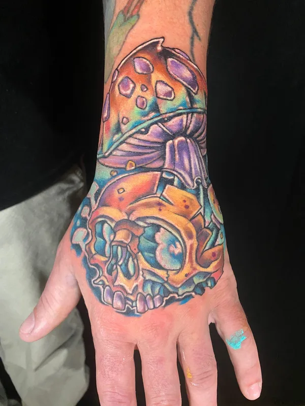 color illustrative татуировка на back of hand #74339 | Тату мастер Sean Ambrose