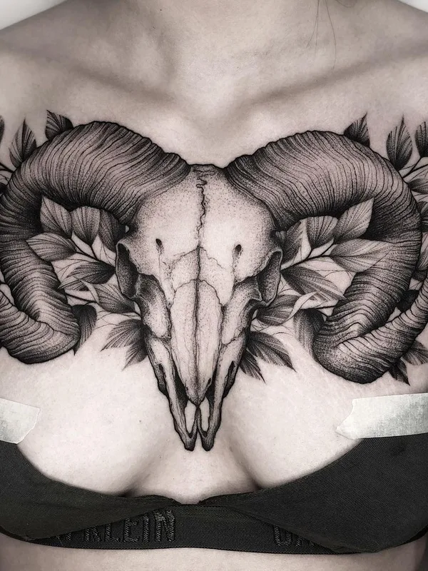 female black and grey black and grey татуировка на chest #44210 | Тату мастер Marisol