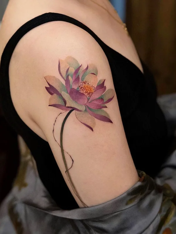 female color botanic 纹身 在 upper arm #44225 | 纹身师 Qiqi