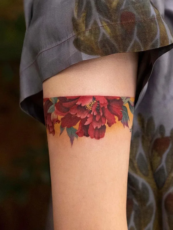 color botanic 纹身 在 bicep #44221 | 纹身师 Qiqi