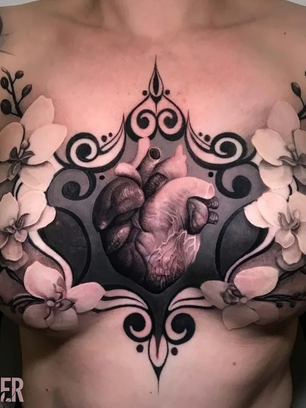 female black and grey realism tatuaje en chest #44251 | Tatuador Lisa Ammer