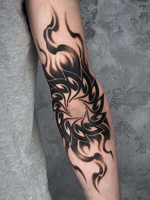 black tribal tatouage sur forearm #50165 | Artiste tatoueur Святослав Синяшин