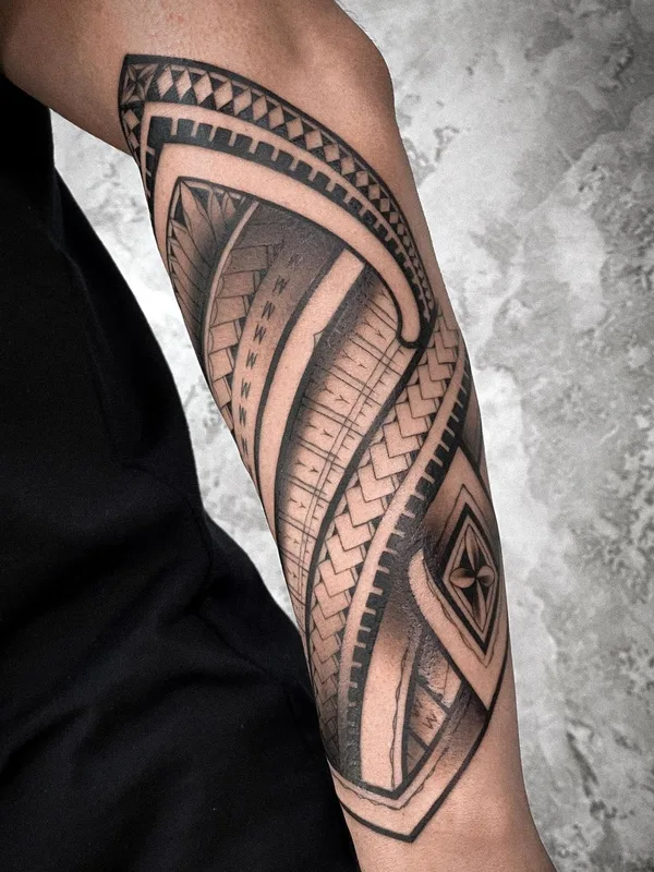 black and grey tribal tatouage sur forearm #50168 | Artiste tatoueur Святослав Синяшин