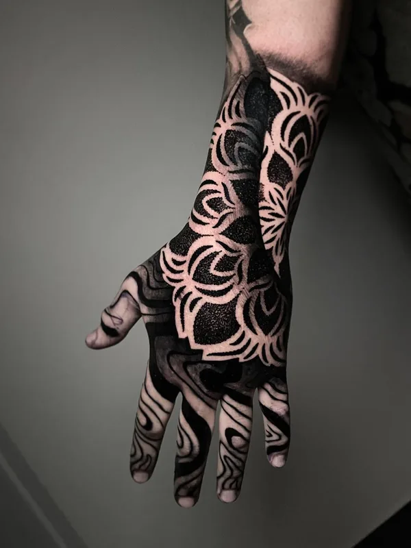 black blackwork татуировка на hand #63936 | Тату мастер Luis Gil