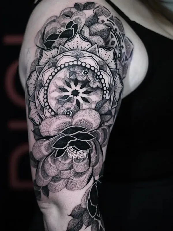 female black and grey blackwork 타투 부위 full sleeve #63947 | 타투이스트 Boris Bianchi