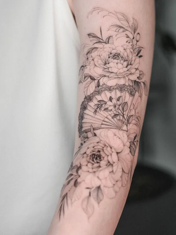 black and grey fineline 타투 부위 forearm #63957 | 타투이스트 Karry Ka-Ying Poon