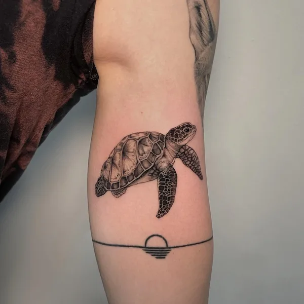 Graphic tattoo by Suroshinn in Miami