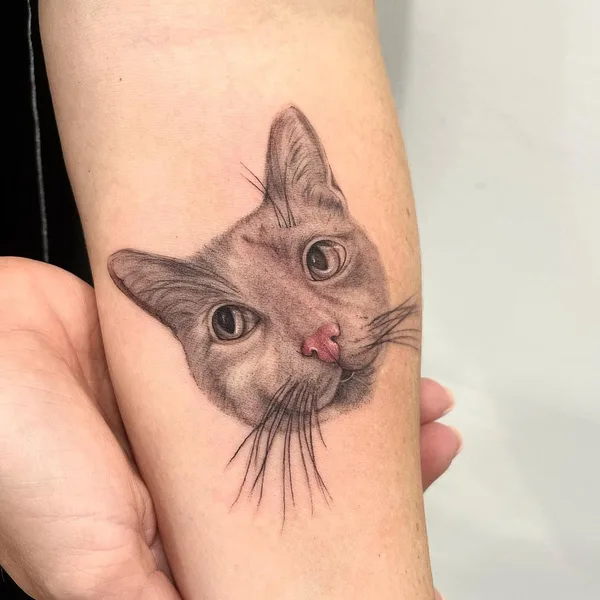 Graphic tattoo by Suroshinn in Miami