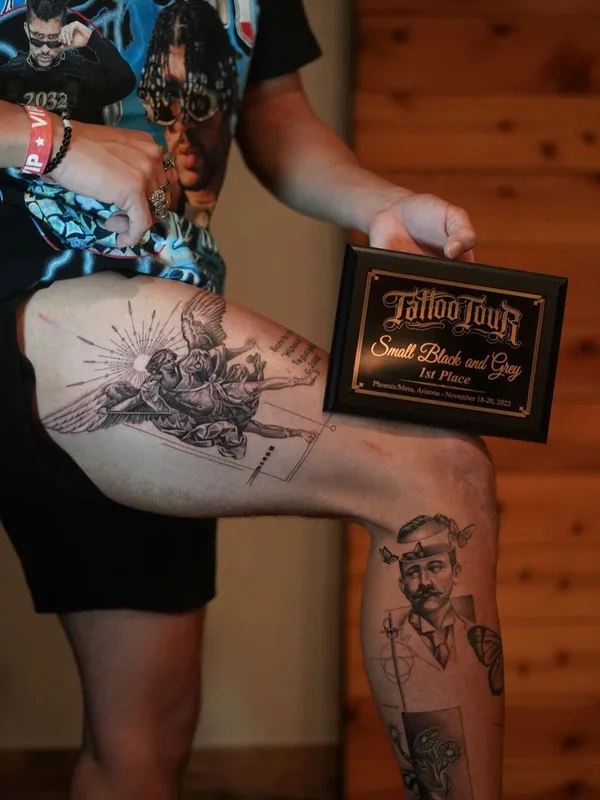 black and grey black and grey tatouage sur thigh #64072 | Artiste tatoueur Raul Dares