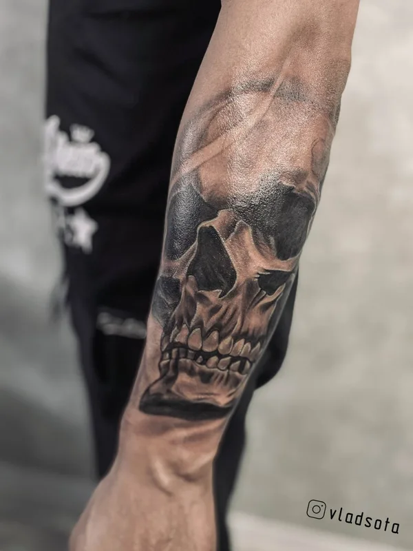 black and grey black and grey Tatuaggio su forearm #64955 | Tatuatore Владислав Пермяков