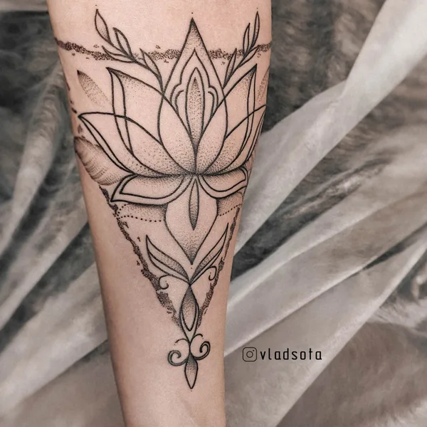 Graphic tattoo by Владислав Пермяков in Кемерово