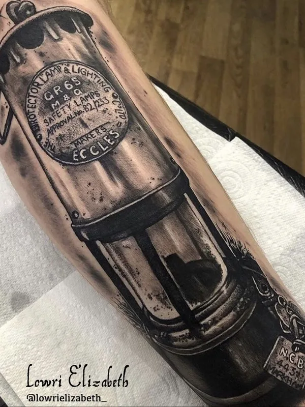 black and grey realism 纹身 在 forearm #39462 | 纹身师 Lowri Elizabeth Rogers