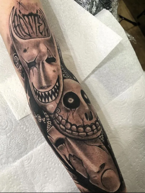 black and grey black and grey 纹身 在 forearm #39458 | 纹身师 Lowri Elizabeth Rogers