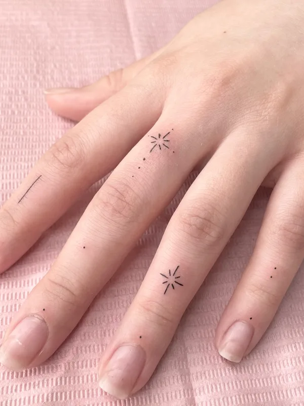 female black fineline татуировка на finger #54775 | Тату мастер Настя Фраджаел