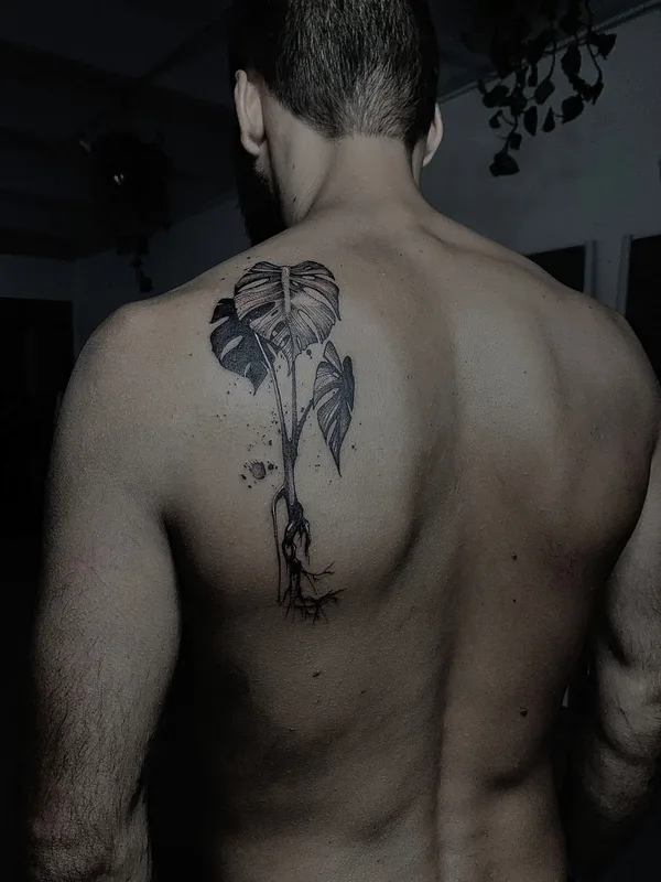 male black and grey blackwork татуировка на shoulder blade #69002 | Тату мастер Sole González 