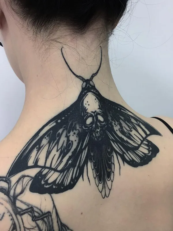 female black blackwork татуировка на upper back #36407 | Тату мастер Vladimir Pride