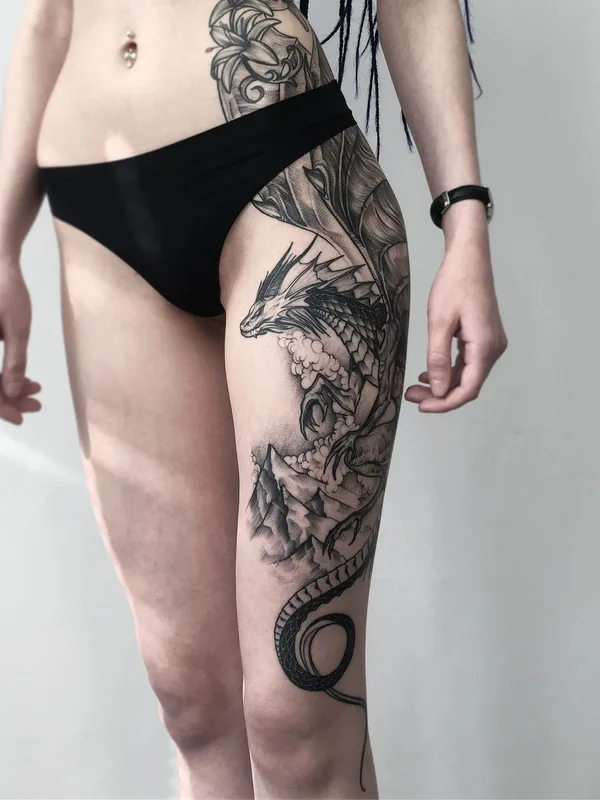female black and grey blackwork татуировка на thigh #36413 | Тату мастер Vladimir Pride