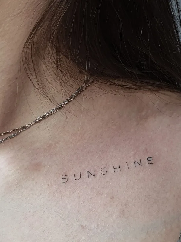 female black fineline Tatuaggio su collarbone #41163 | Tatuatore Забелина Анастасия